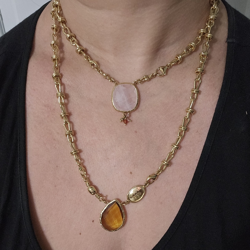 Elegant Gold and Pink Necklace